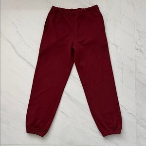 NEW PARKE 
Unisex Sweatpants 
in Maroon
Size S/M